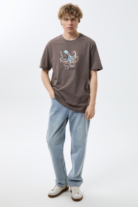 футболка с принтом от бренда снежная королева вид слева