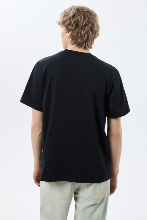 футболка с принтом по цене 1670 руб вид справа