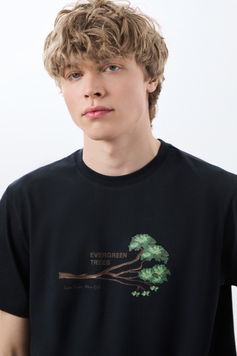 футболка с принтом из россии вид сбоку