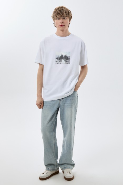 футболка с принтом от бренда снежная королева вид слева