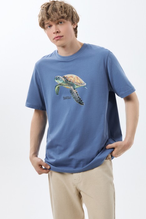 футболка с принтом от бренда снежная королева вид слева