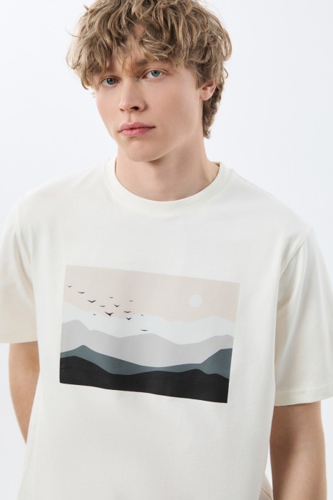 футболка с принтом из россии вид сбоку