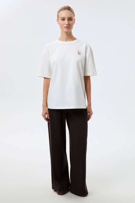 футболка с принтом от бренда снежная королева вид слева