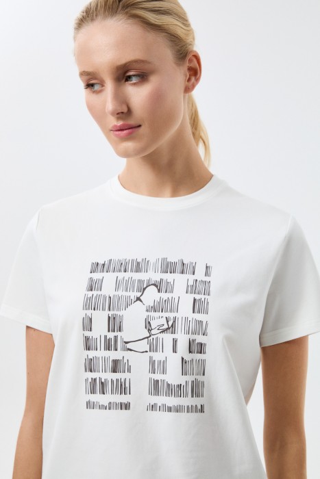 футболка с принтом из россии вид сбоку