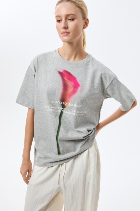 футболка с принтом от бренда снежная королева вид слева