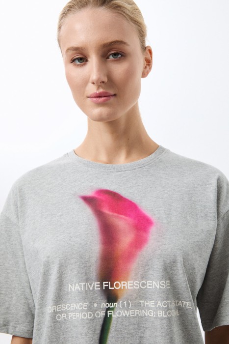 футболка с принтом из россии вид сбоку