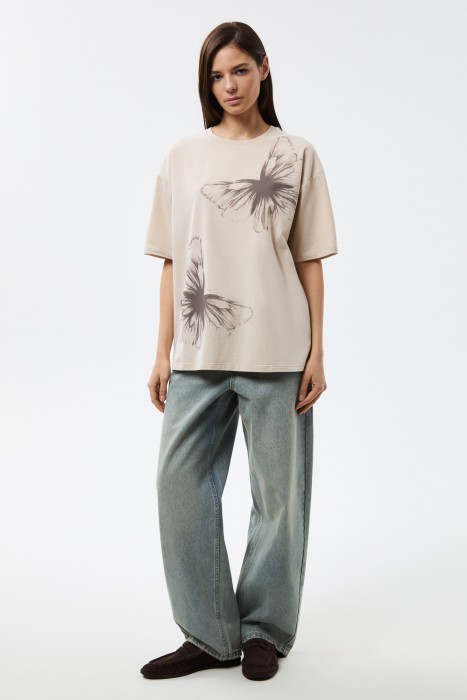 футболка с принтом от бренда снежная королева вид слева