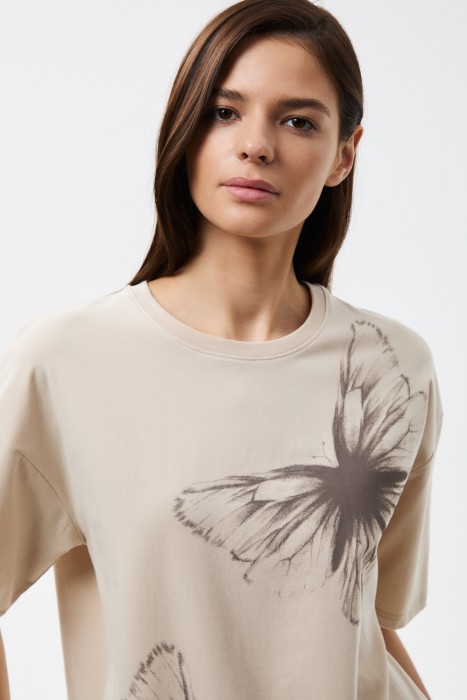 футболка с принтом из россии вид сбоку