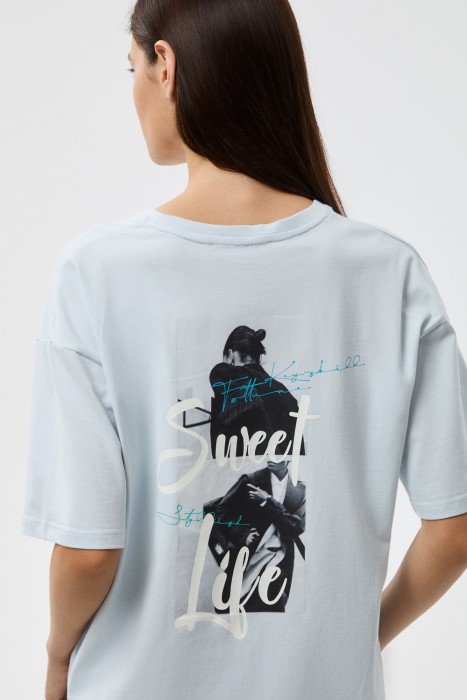 футболка с принтом из россии вид сбоку