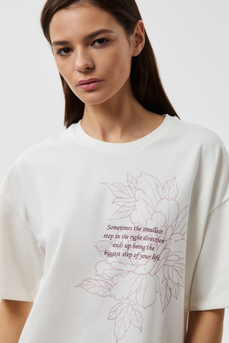 футболка с принтом из россии вид сбоку