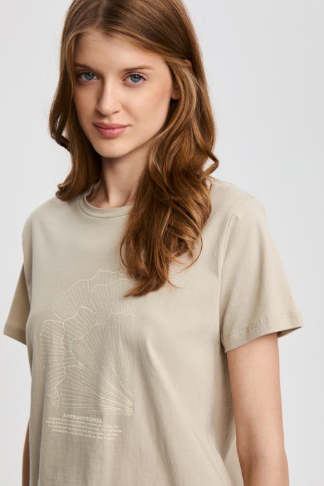 футболка с принтом из россии вид сбоку