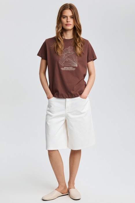 футболка с принтом от бренда снежная королева вид слева