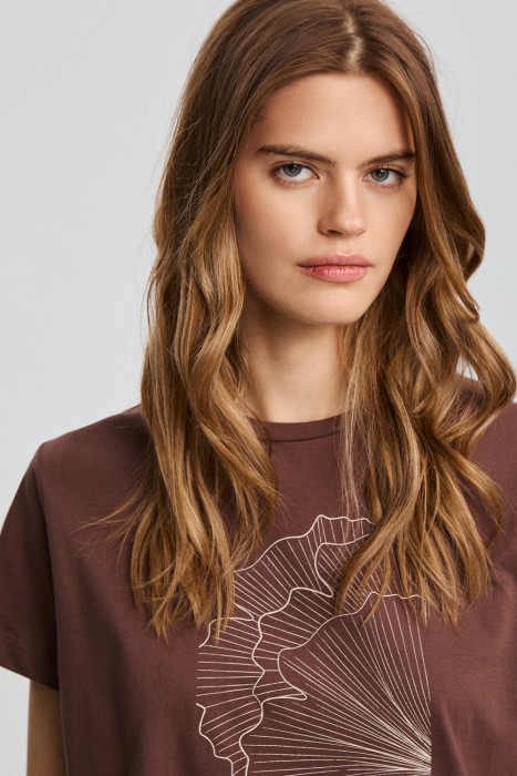 футболка с принтом из россии вид сбоку