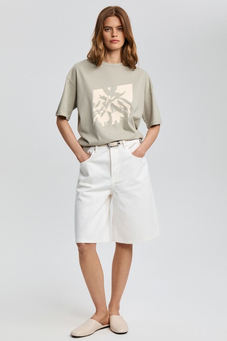 футболка с принтом от бренда снежная королева вид слева