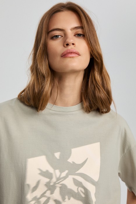 футболка с принтом из россии вид сбоку