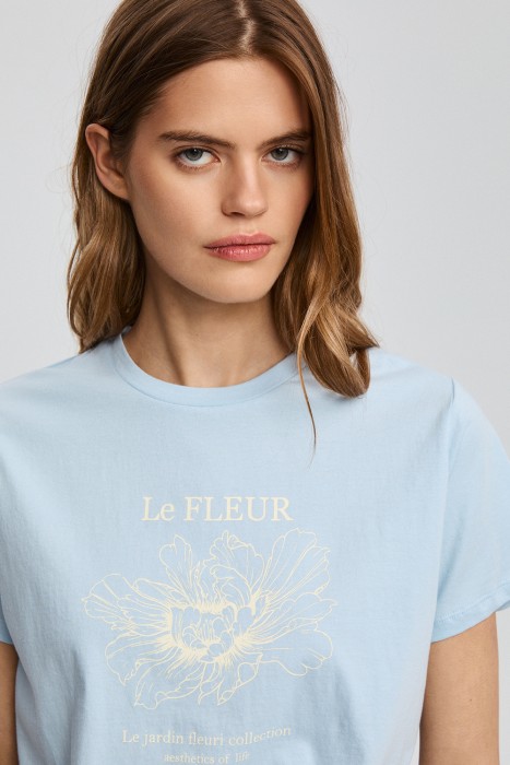 футболка с принтом из россии вид сбоку