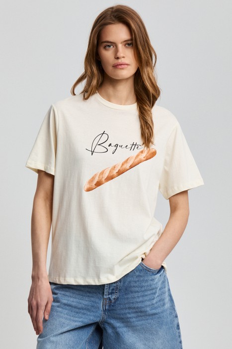 футболка с принтом от бренда снежная королева вид слева