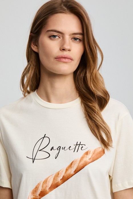 футболка с принтом из россии вид сбоку