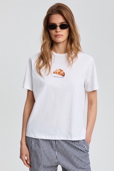 футболка с принтом от бренда снежная королева вид слева