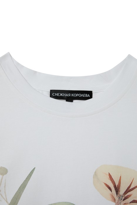 футболка с принтом от бренда снежная королева вид слева