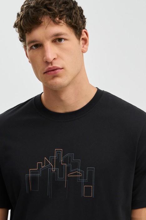 футболка с принтом из россии вид сбоку