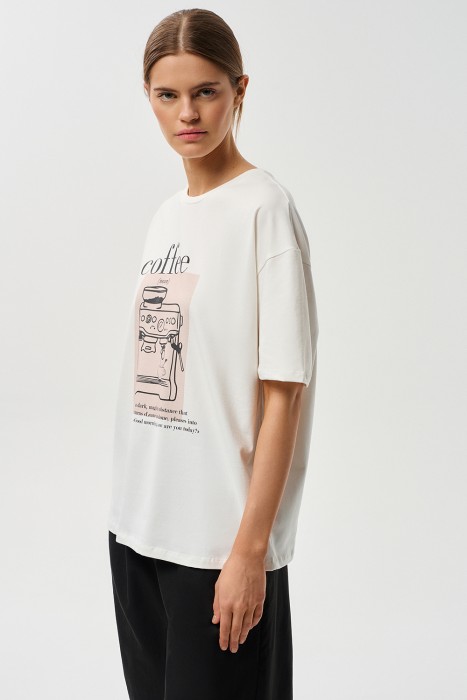 футболка с принтом от бренда снежная королева вид слева