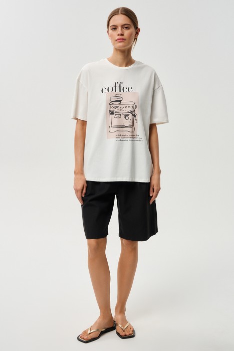 футболка с принтом из россии вид сбоку