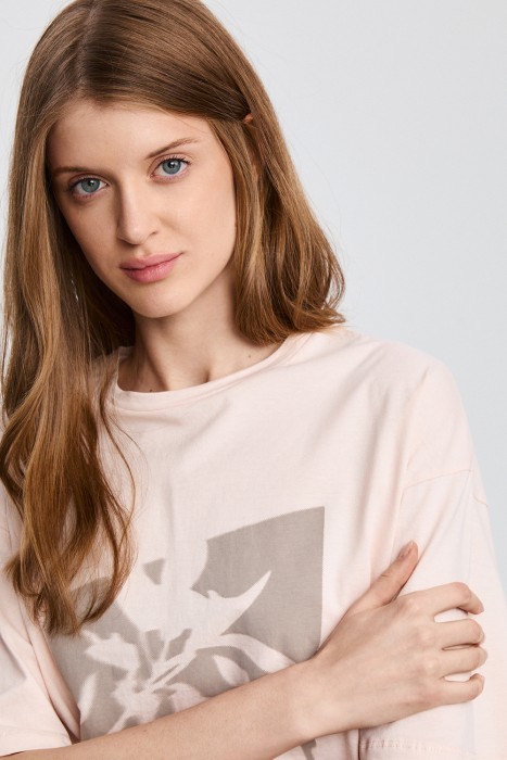 футболка с принтом из россии вид сбоку