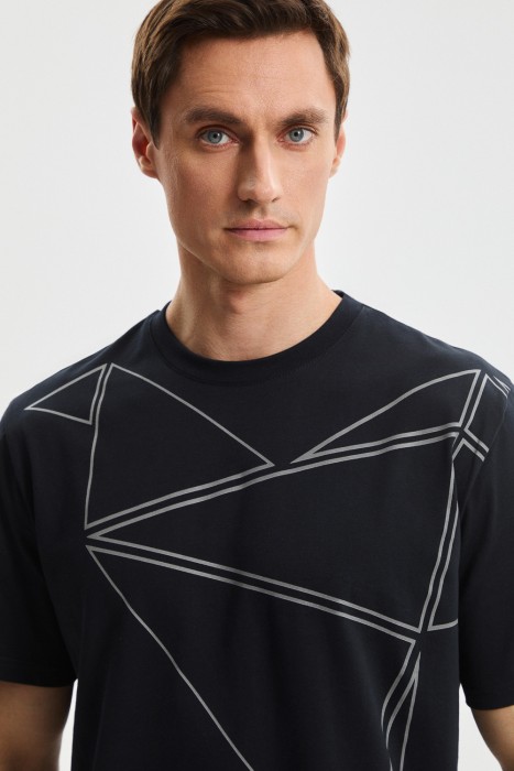 футболка с принтом из россии вид сбоку