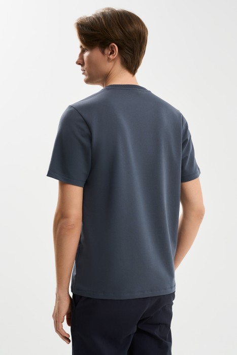 футболка с тиснением по цене 1130 руб вид справа