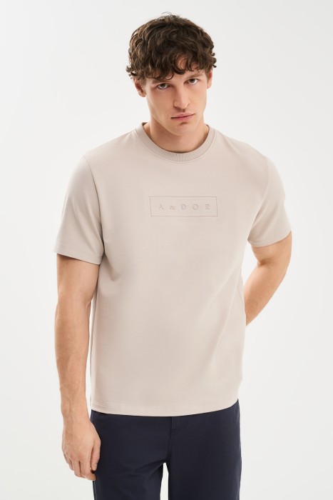 футболка с тиснением от бренда снежная королева вид слева