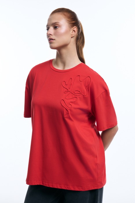 футболка с вышивкой от бренда снежная королева вид слева