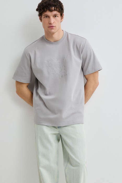 футболка с вышивкой от бренда снежная королева вид слева