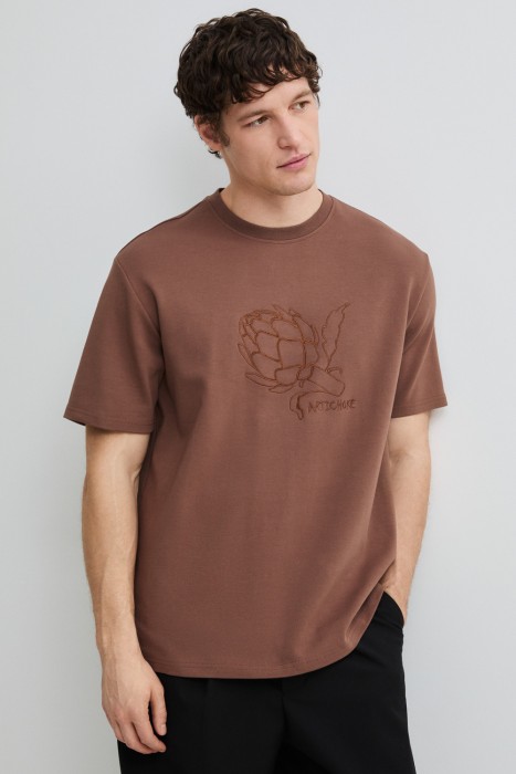 футболка с вышивкой от бренда снежная королева вид слева