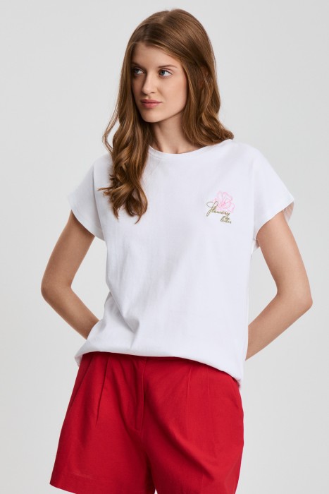 футболка с вышивкой от бренда снежная королева вид слева