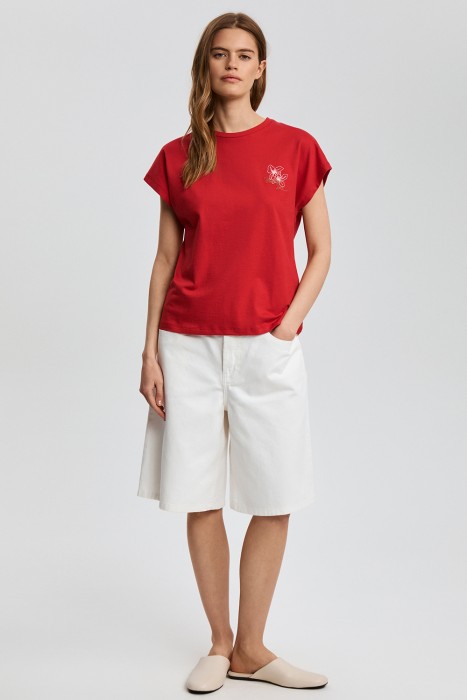 футболка с вышивкой от бренда снежная королева вид слева