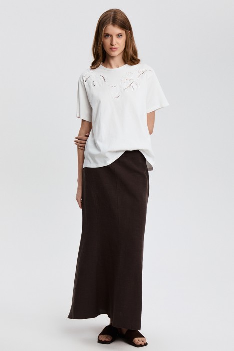 футболка с вышивкой от бренда снежная королева вид слева