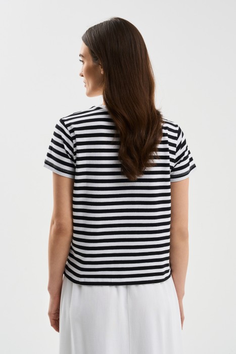 футболка в полоску по цене 800 руб вид справа