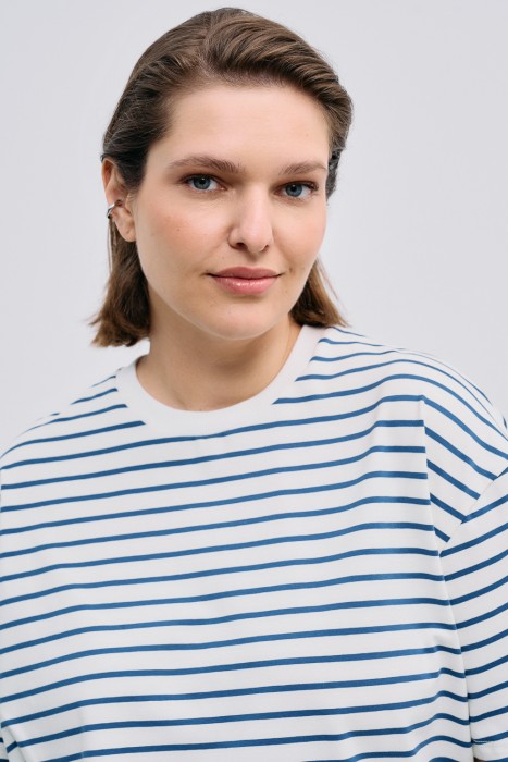 футболка в полоску из россии вид сбоку