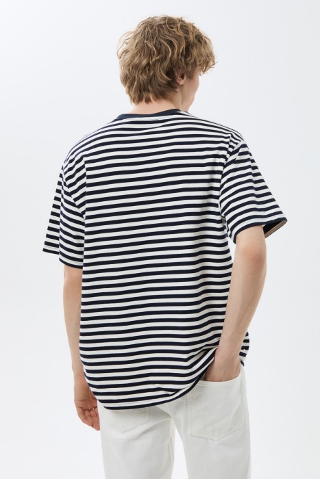 футболка в полоску по цене 2000 руб вид справа