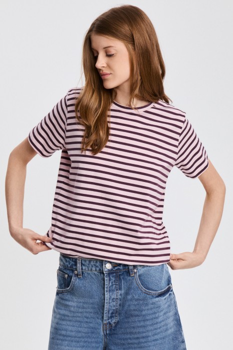 футболка в полоску от бренда снежная королева вид слева