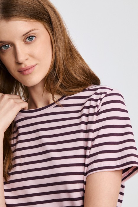 футболка в полоску из россии вид сбоку