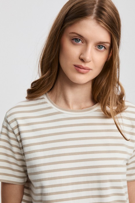 футболка в полоску из россии вид сбоку