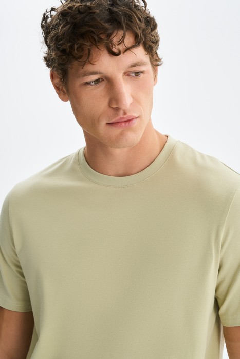 футболка из россии вид сбоку