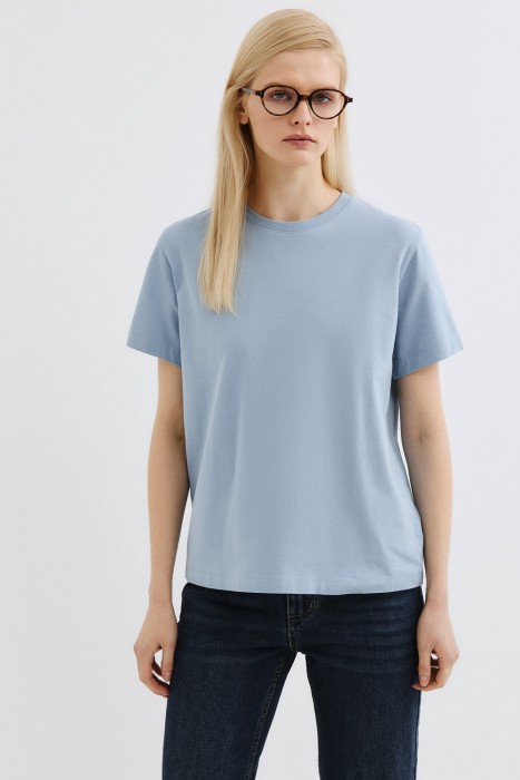 футболка от бренда снежная королева вид слева