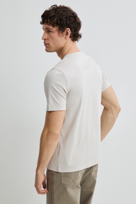 футболка по цене 1670 руб вид справа