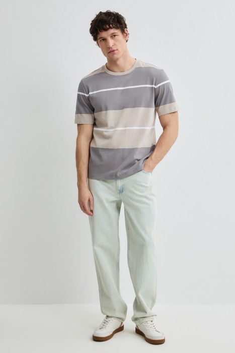 футболка от бренда снежная королева вид слева