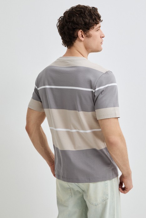 футболка по цене 1670 руб вид справа