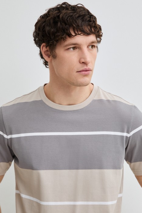 футболка из россии вид сбоку