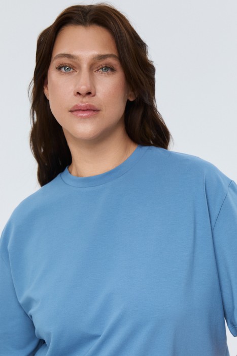 футболка по цене 2200 руб вид справа